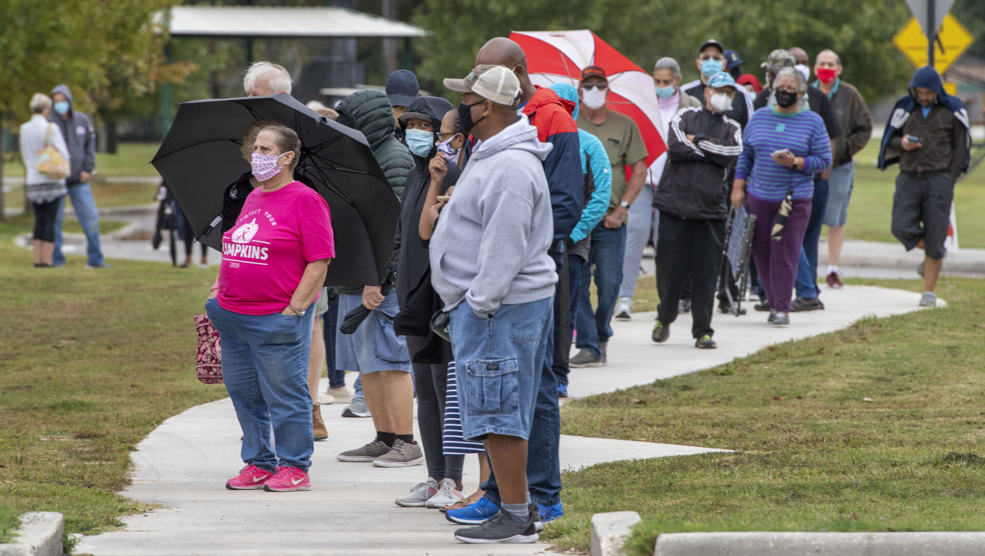 BR.earlyvoting.101720 0021 bf.jpg